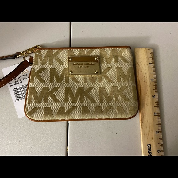 MICHAEL KORS SMALL BEIGE VANILLA JET SET WRISTLET POUCH NEW WITH TAGS - Picture 8 of 9